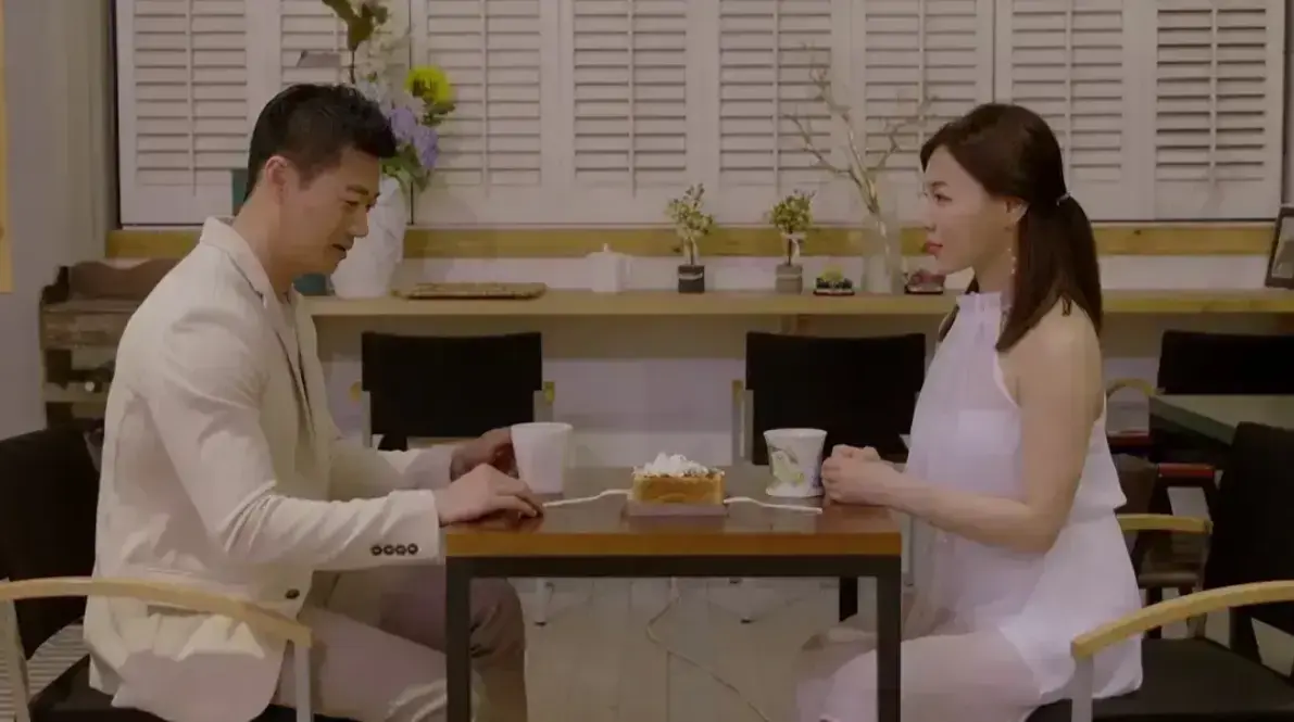 《邻居家妻子》韩国电影未删减1080P韩语中字-高清完整版在线观看-邻居家妻子百度网盘夸克迅雷下载-乏味婚姻中的情感越界