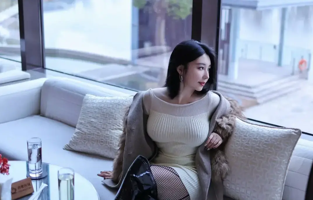 教母三人行Eliy短剧未删减完整版在线观看_教母三部曲全集免费播放